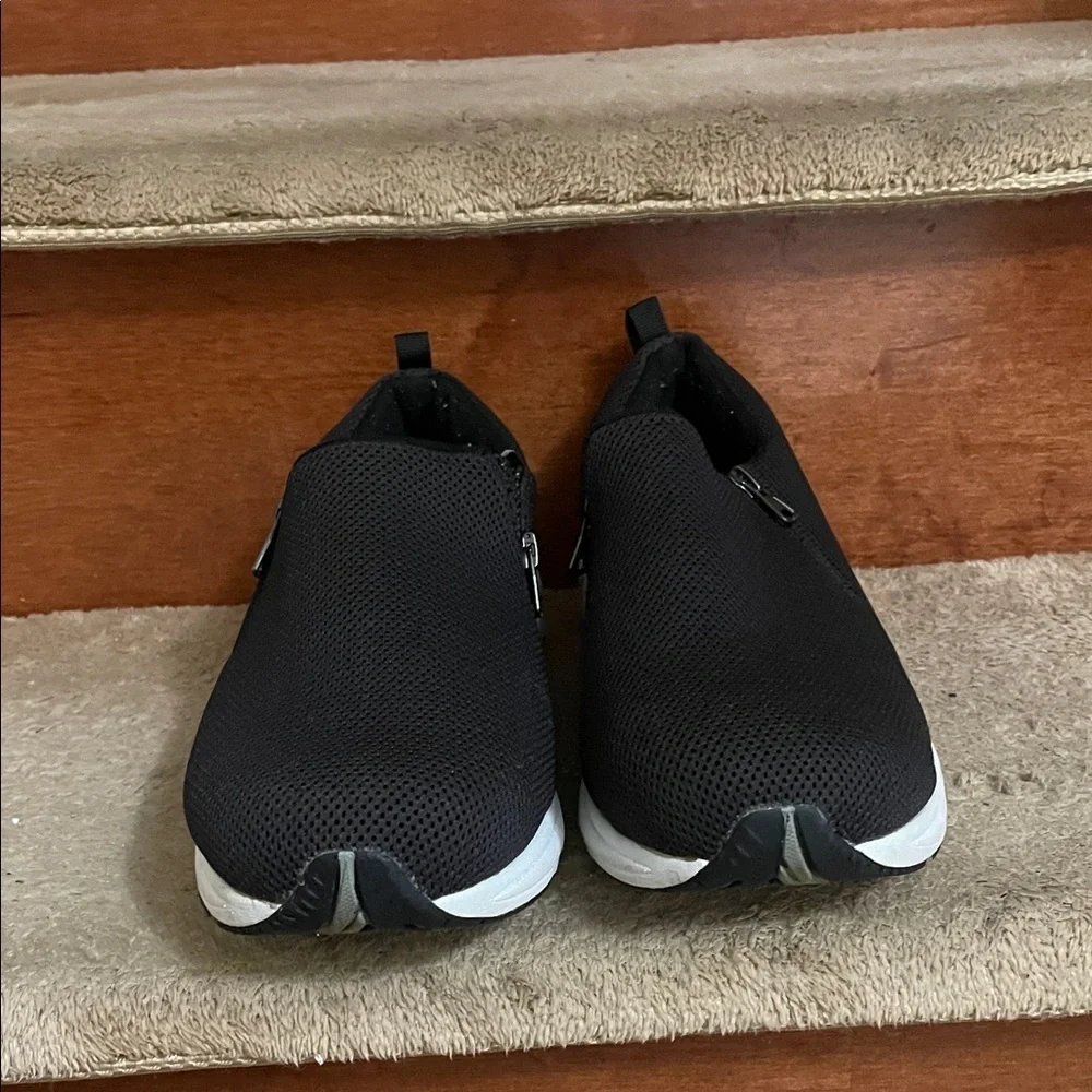 DREW Black Mesh Slip-On Sneakers with White Soles Size 9.5 Like New Condition